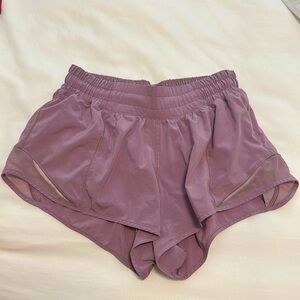 Lululemon hotty hot shorts 2.5in.